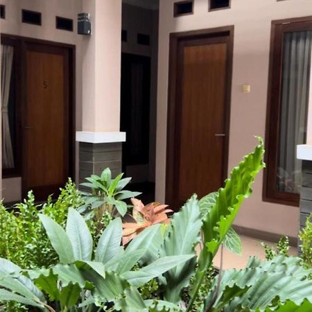 Hens Guesthouse Syariah Gadobangkong エクステリア 写真