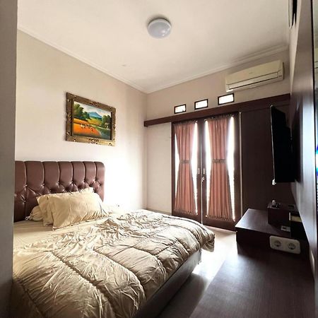 Hens Guesthouse Syariah Gadobangkong エクステリア 写真