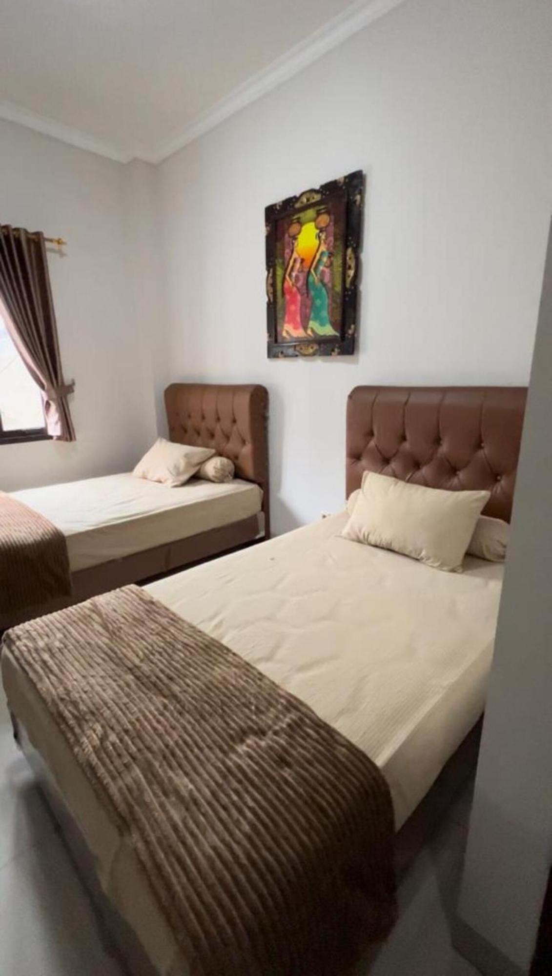 Hens Guesthouse Syariah Gadobangkong エクステリア 写真