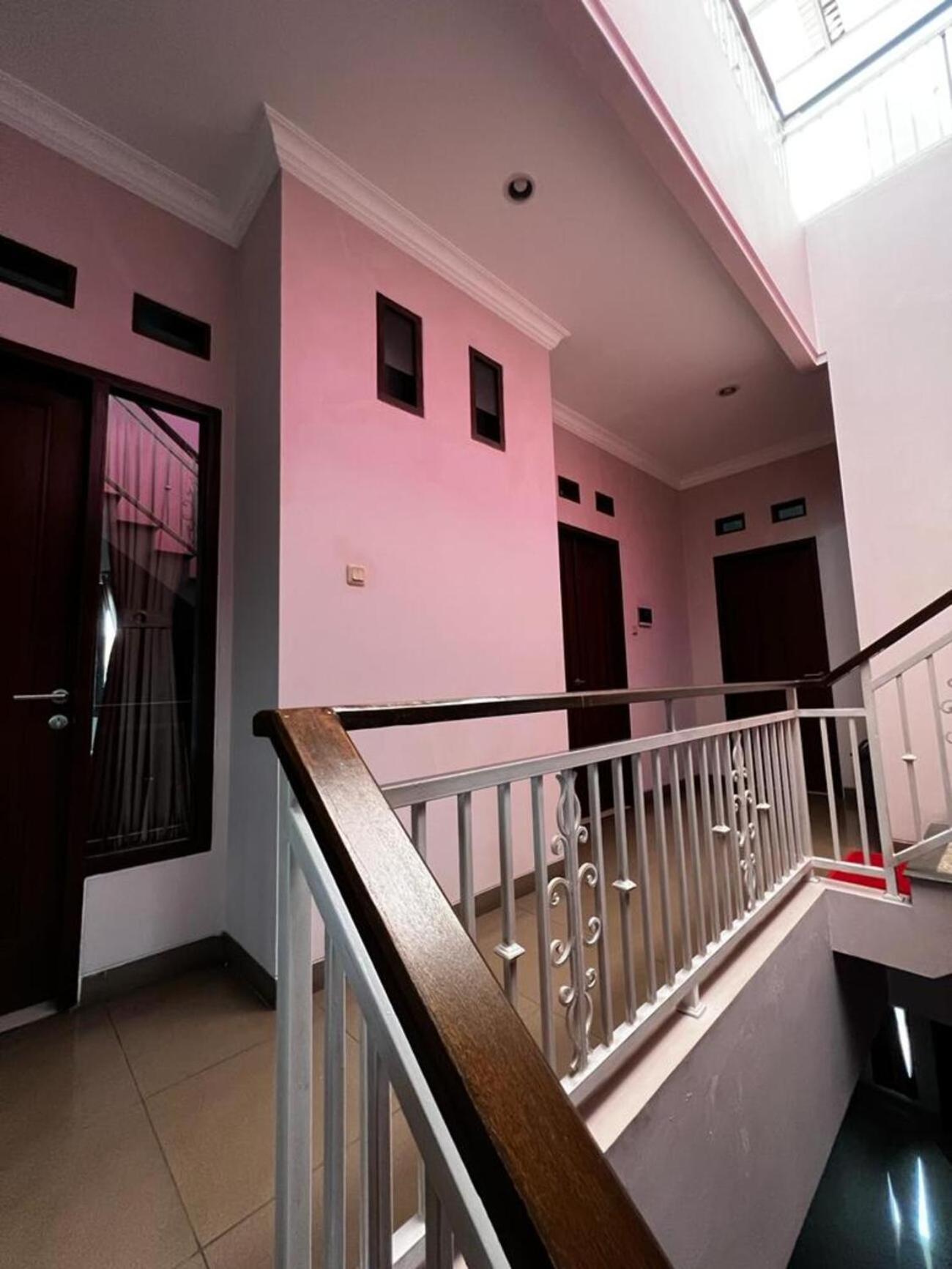 Hens Guesthouse Syariah Gadobangkong エクステリア 写真