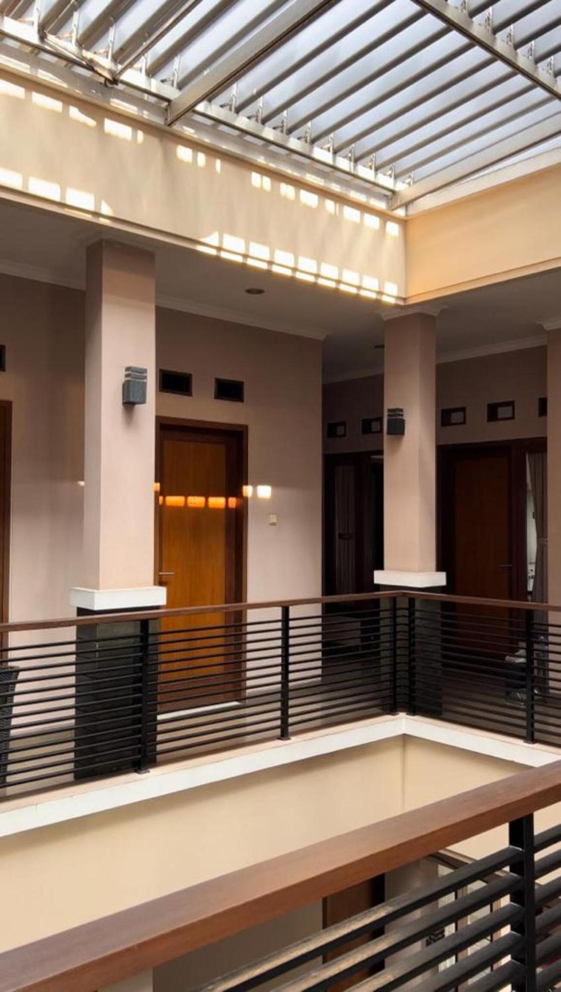 Hens Guesthouse Syariah Gadobangkong エクステリア 写真