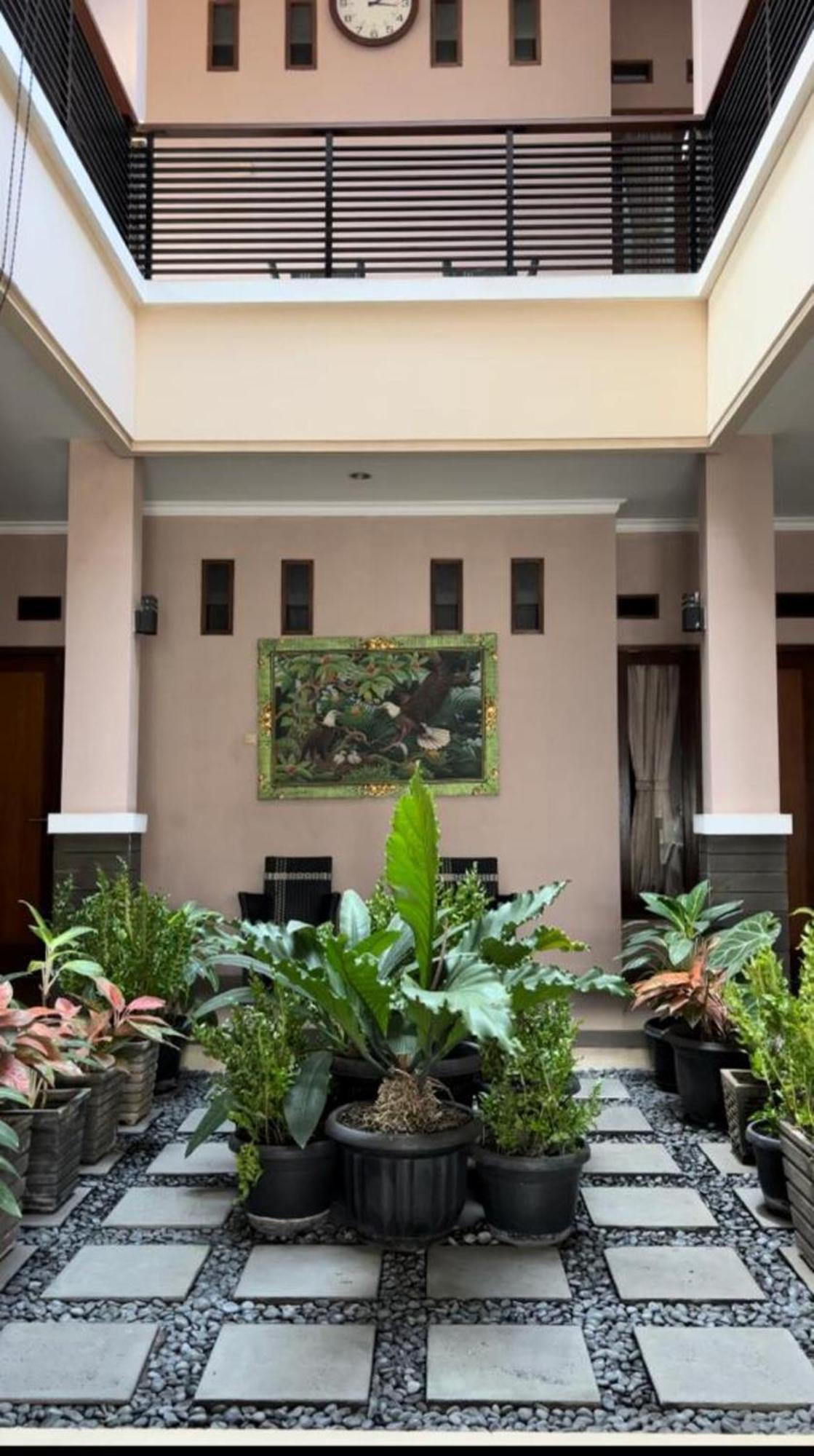Hens Guesthouse Syariah Gadobangkong エクステリア 写真