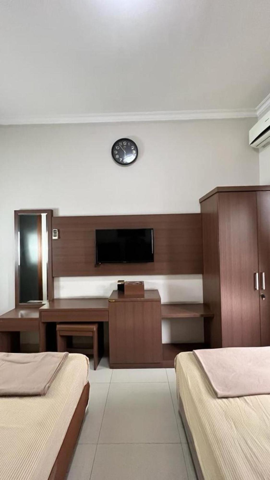 Hens Guesthouse Syariah Gadobangkong エクステリア 写真