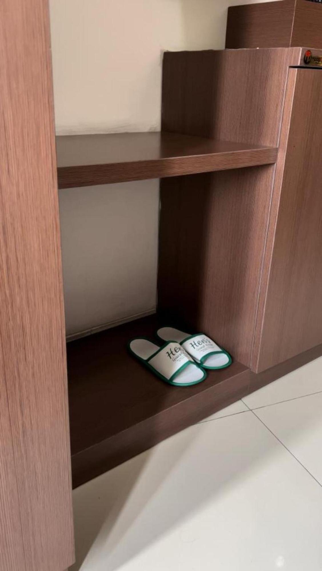 Hens Guesthouse Syariah Gadobangkong エクステリア 写真
